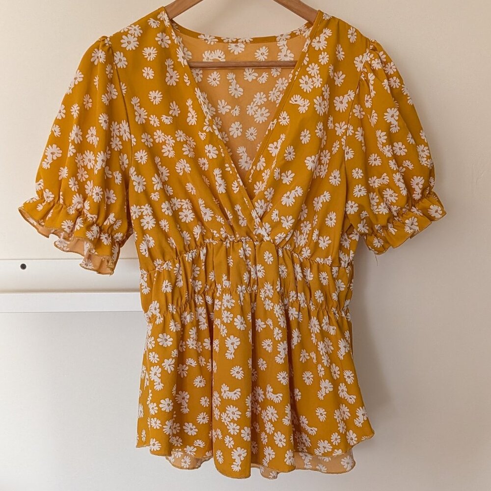 Shein Women's Yellow White Crossover Daisy Blouse Peplum M Flowy Boho Festival